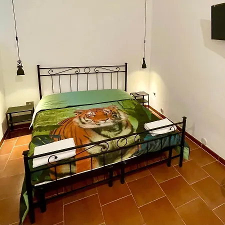 Parisa House Apartman *