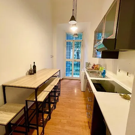 Parisa House Apartman