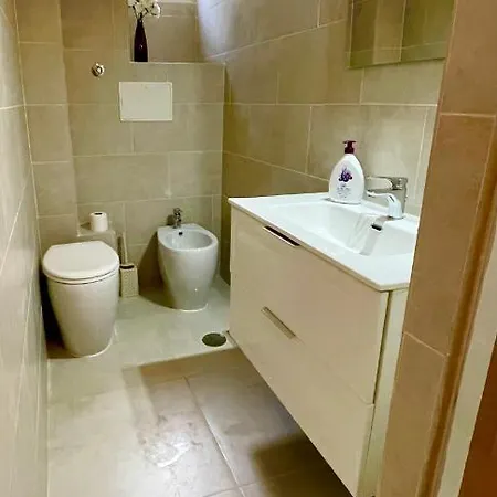 Parisa House Apartment