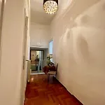 Parisa House Apartamento *