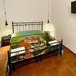 Parisa House Apartamento *
